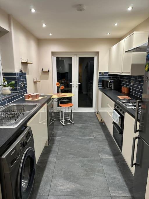 Adam'S Place, Watford Wd17 2Py Villa Buitenkant foto
