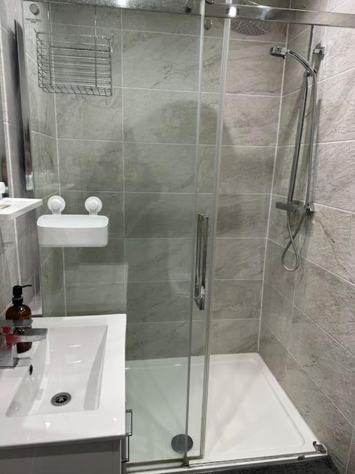 Adam'S Place, Watford Wd17 2Py Villa Buitenkant foto